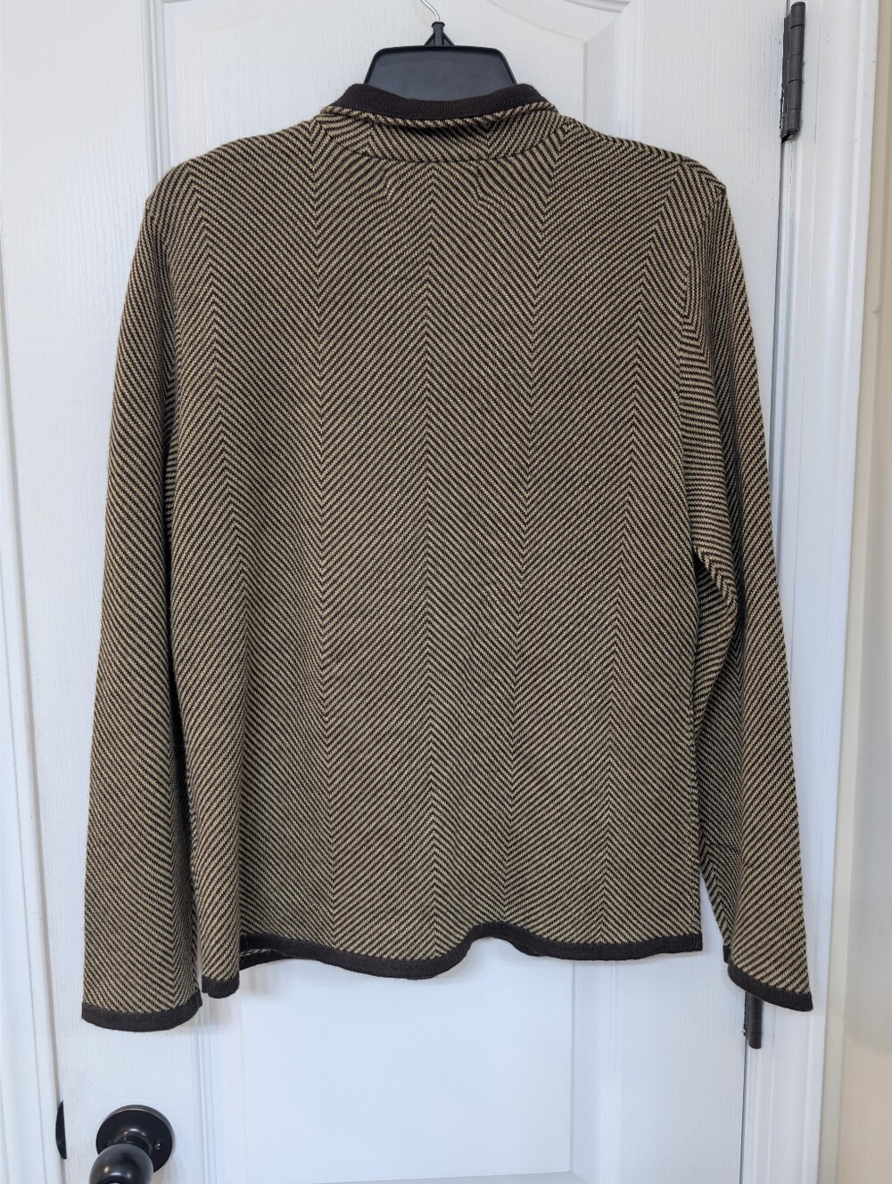 Jones Wear Taupe Herringbone Knit Zip Up Blazer and Matching Skirt - Picture 7 of 10